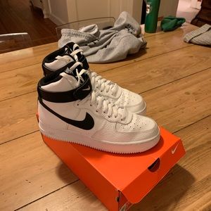 Nike Air Force high ‘07
Size - 9.5 
Color - White/Black